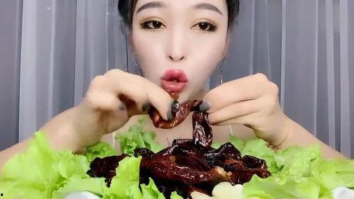 东北小姐姐吃红瓜,东北小姐姐的甜蜜红瓜时光